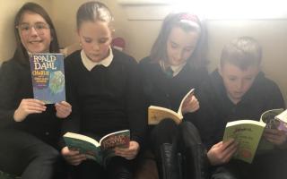 Cardenden Primary pupils with their new Roald Dahl books.