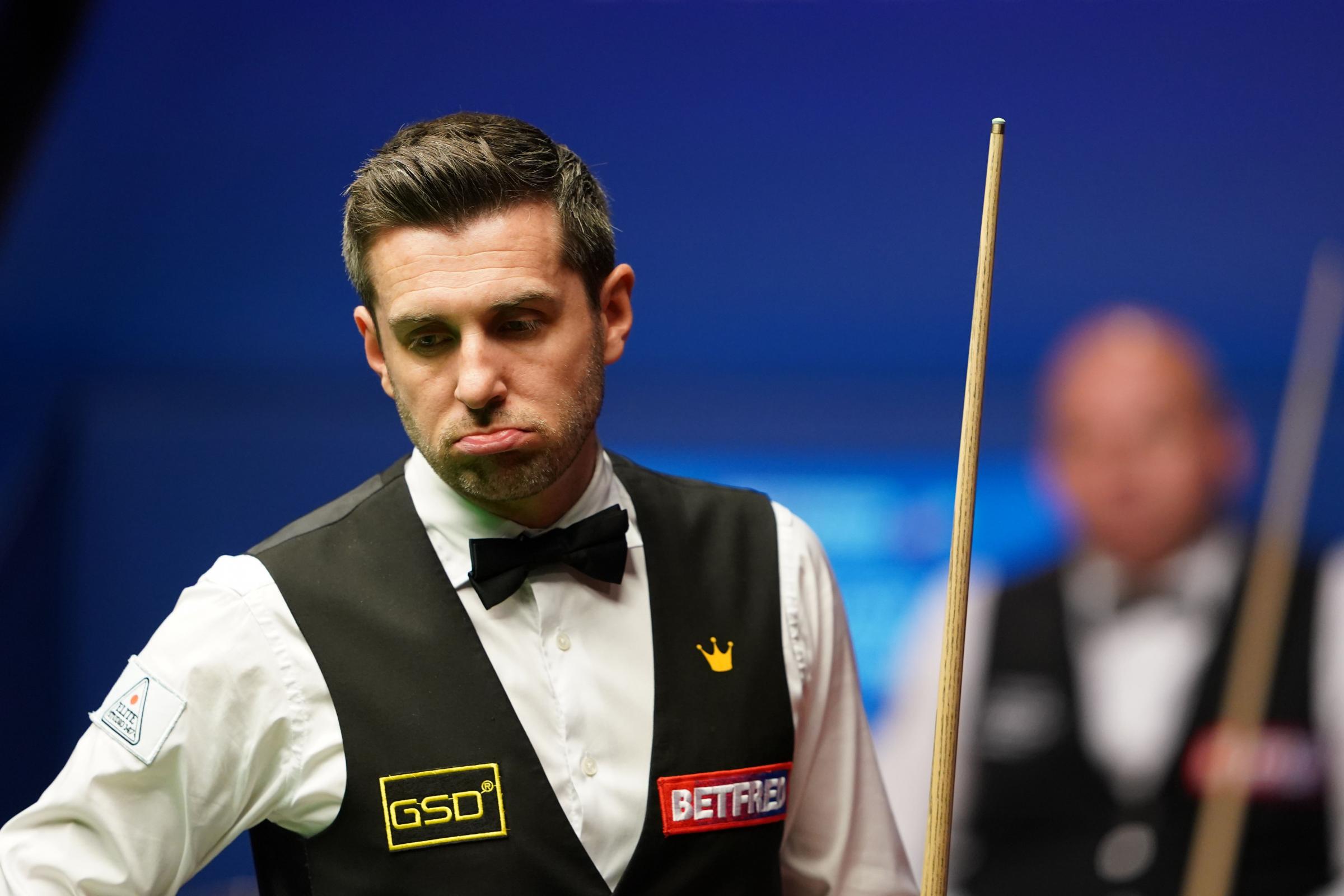 Mark Selby warned for slow play as Stuart Bingham ahead in semi-final | Central Fife