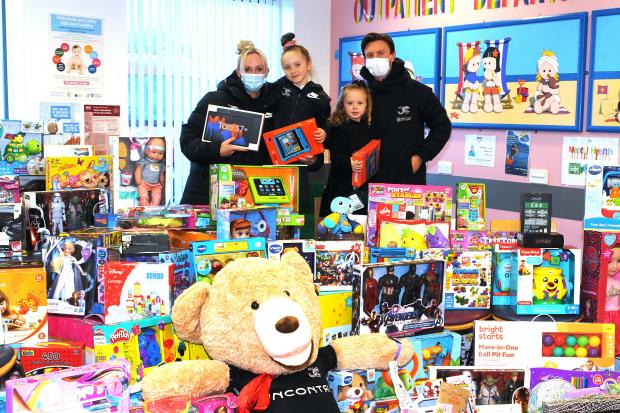 Joe Cardle with his wife Lucy and kids Josie-Anne (7) and Lyla-Jo (4) deliver gifts to the childrens ward at the Victoria hospital in Kirkcaldy. Photo: Dave Wardle.